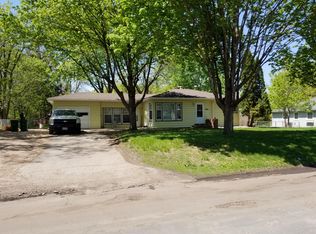 3566 Therese St, Deephaven, MN 55391