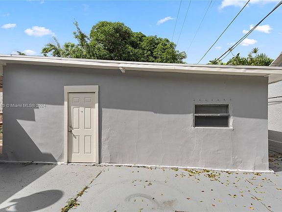 2nd image of 503 Avenida Hermosa