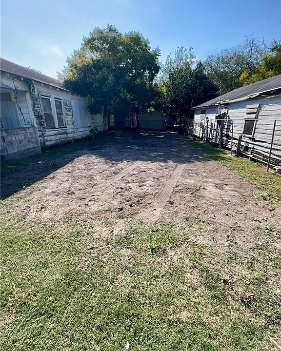 2nd image of 217 Spruce St