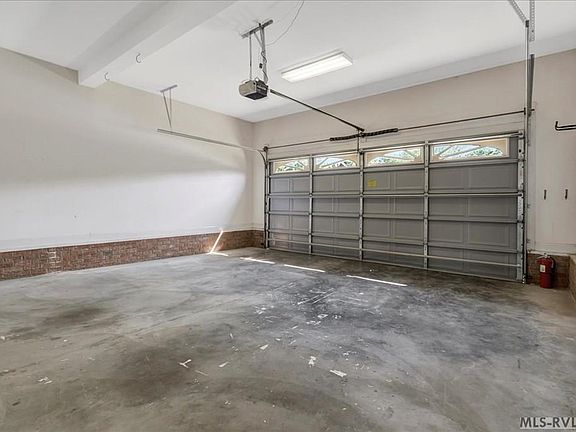 5th image of 106 Winterberry Ln