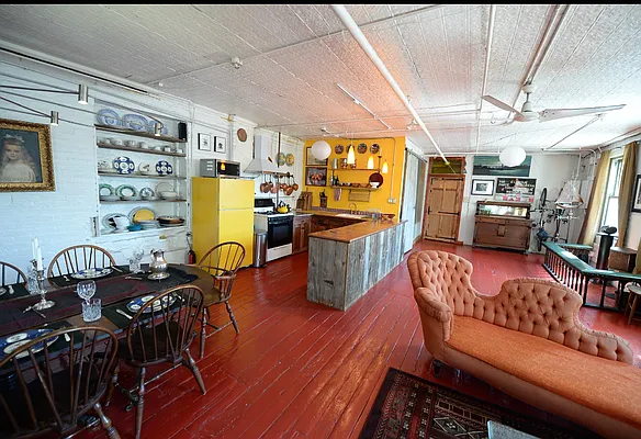 Rented by Level Group | media 27