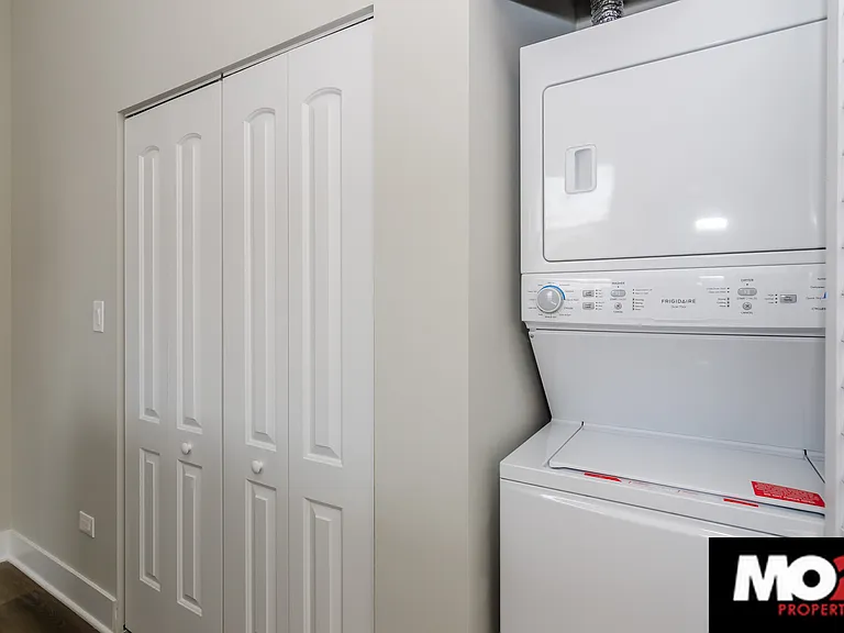 818 N Oakley Blvd #2R — Photo 11