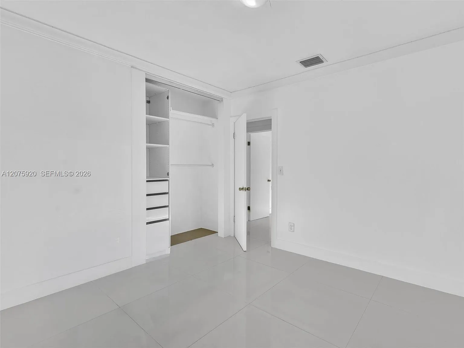 4 bed, 1600 sqft, $6,250 — Photo 3