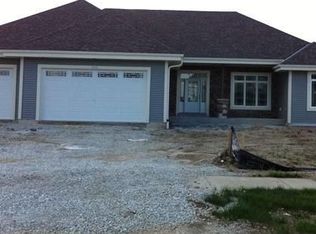 9735 S Rustic Pl, Oak Creek, WI 53154