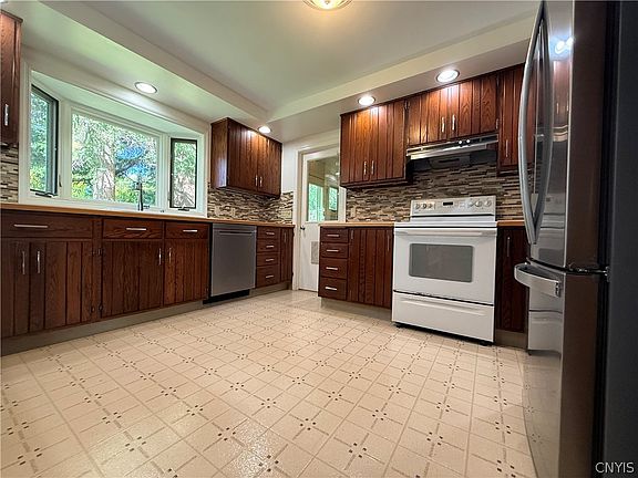 2nd image of 4385 Locust Ave