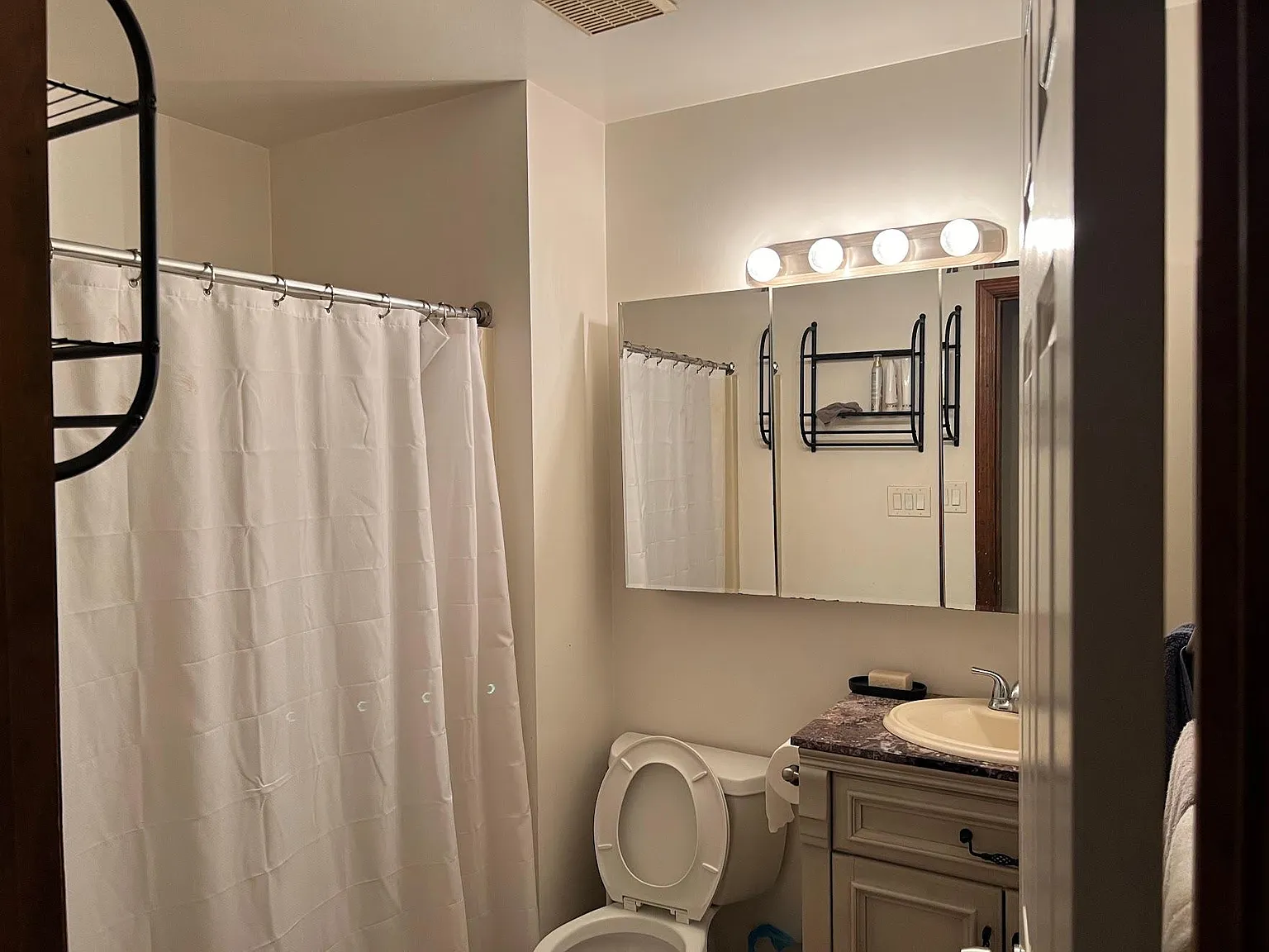 2 bed, 1600 sqft, $2,400 — Photo 3