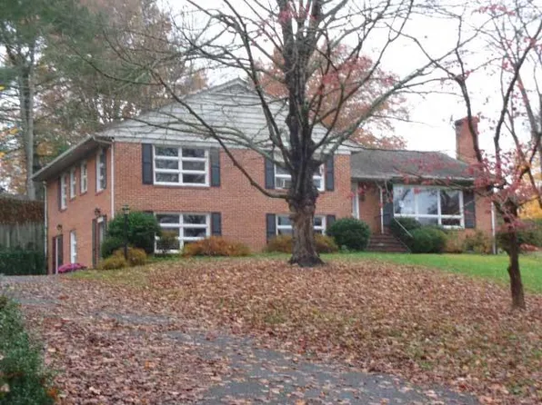114 Oakview Dr, Lexington, VA 24450