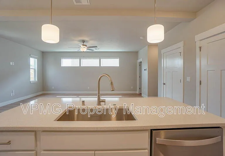 2347 E Otter Loop — Photo 11
