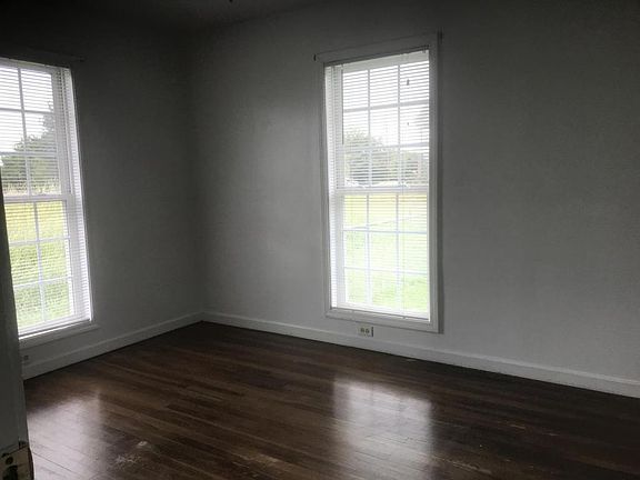 3rd image of 1608 5th Ave E