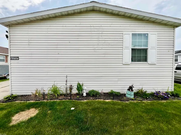 43717 Eureka Dr, Clinton Township, MI 48036