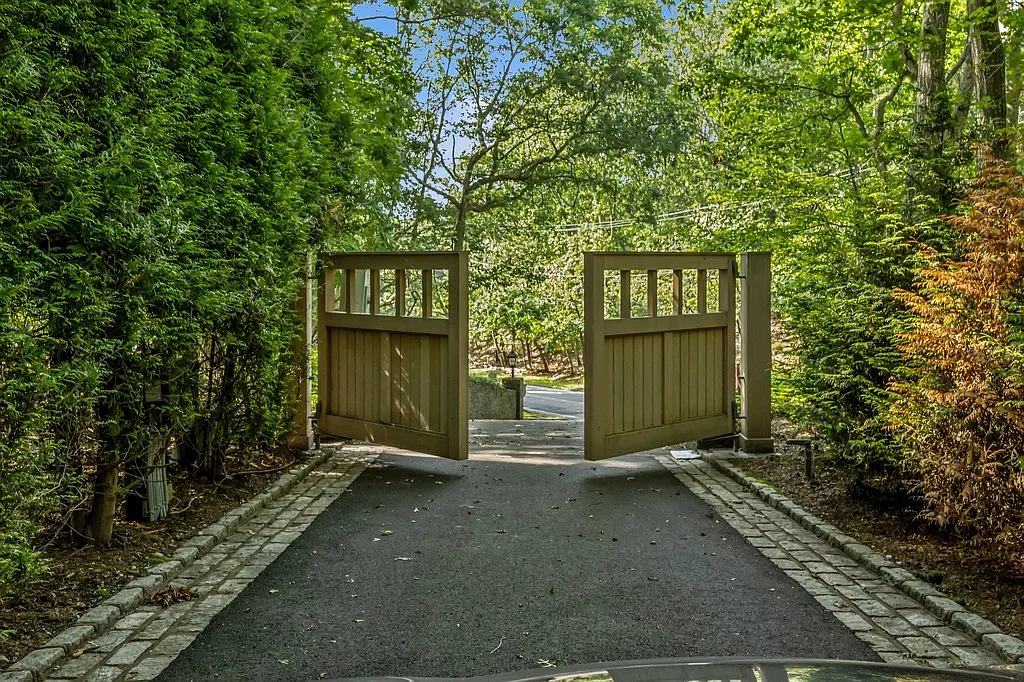 Stunning Sag Harbor Summer Rental — Photo 4