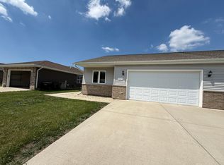 924 W Bergera Rd, Braidwood, IL 60408