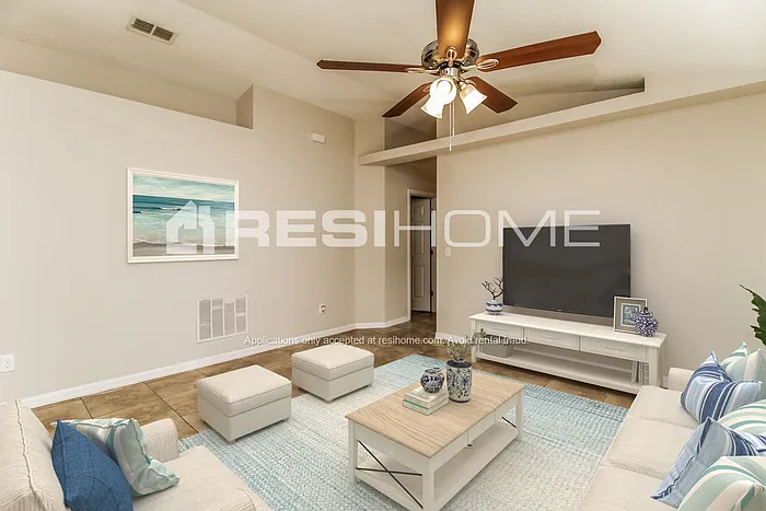 1837 Lacy Ln — Photo 3