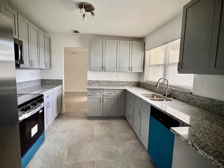 3252 Golfview Rd — Photo 5
