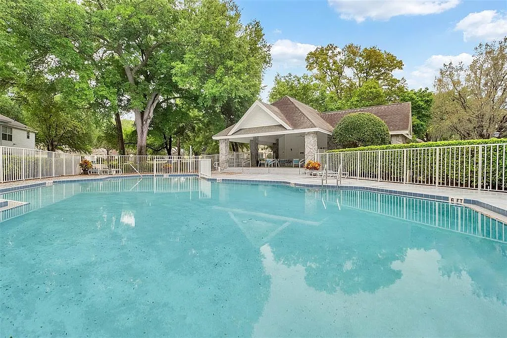 3 bed, 2.0 bath, 1457 sqft, $2,100 — Photo 3
