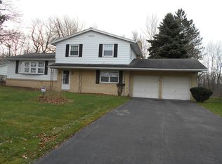 149 Saint Andrews Dr, Rochester, NY 14626