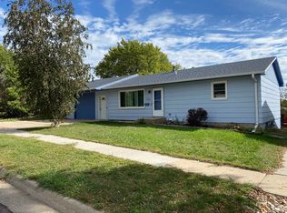 1906 John St, Yankton, SD 57078