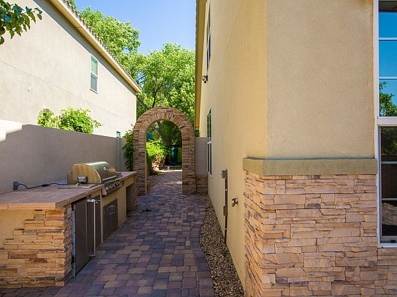 5th image of 624 Bosque Verde Ln NW