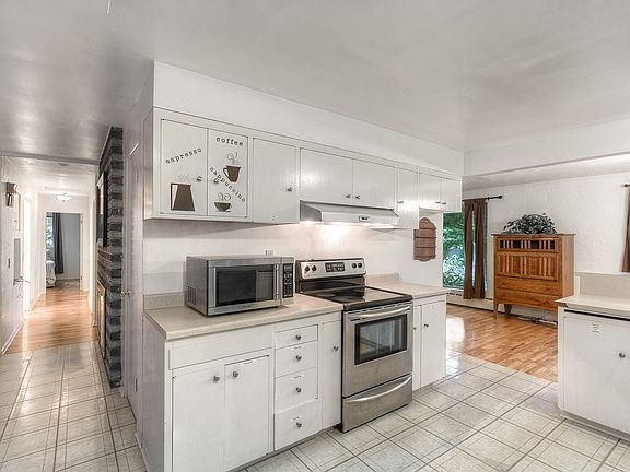 5th image of 16605 NE 40th St