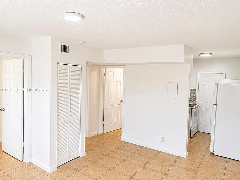 272 SW 3rd St #A-D — Photo 3