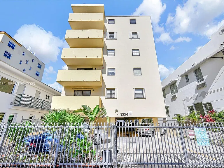 1334 Collins Ave #403 — Photo 34