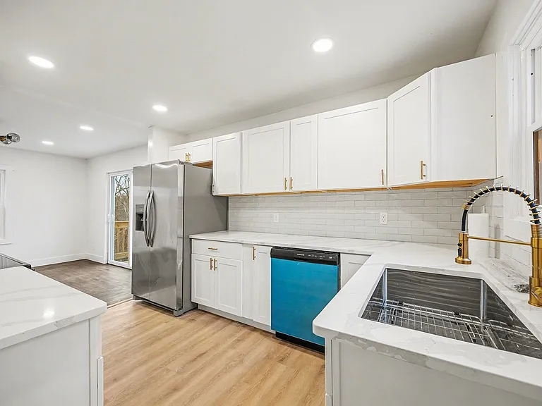 195 Sherman Ave — Photo 1
