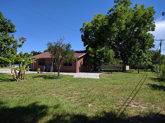4th image of 1588 S De Leon Ave