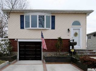 495 Seamans Neck Rd, Seaford, NY 11783