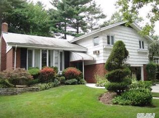 600 Meryl Dr, Westbury, NY 11590