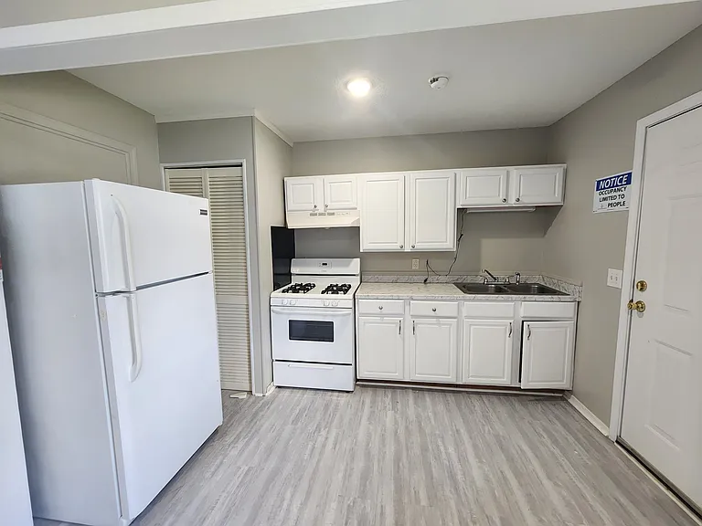 1325 Virginia Ave — Photo 13
