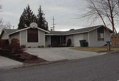 55th Ave 3+ bedroom with attached oversized 1 car garage — Photo 1