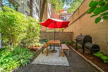 22 Irving Place