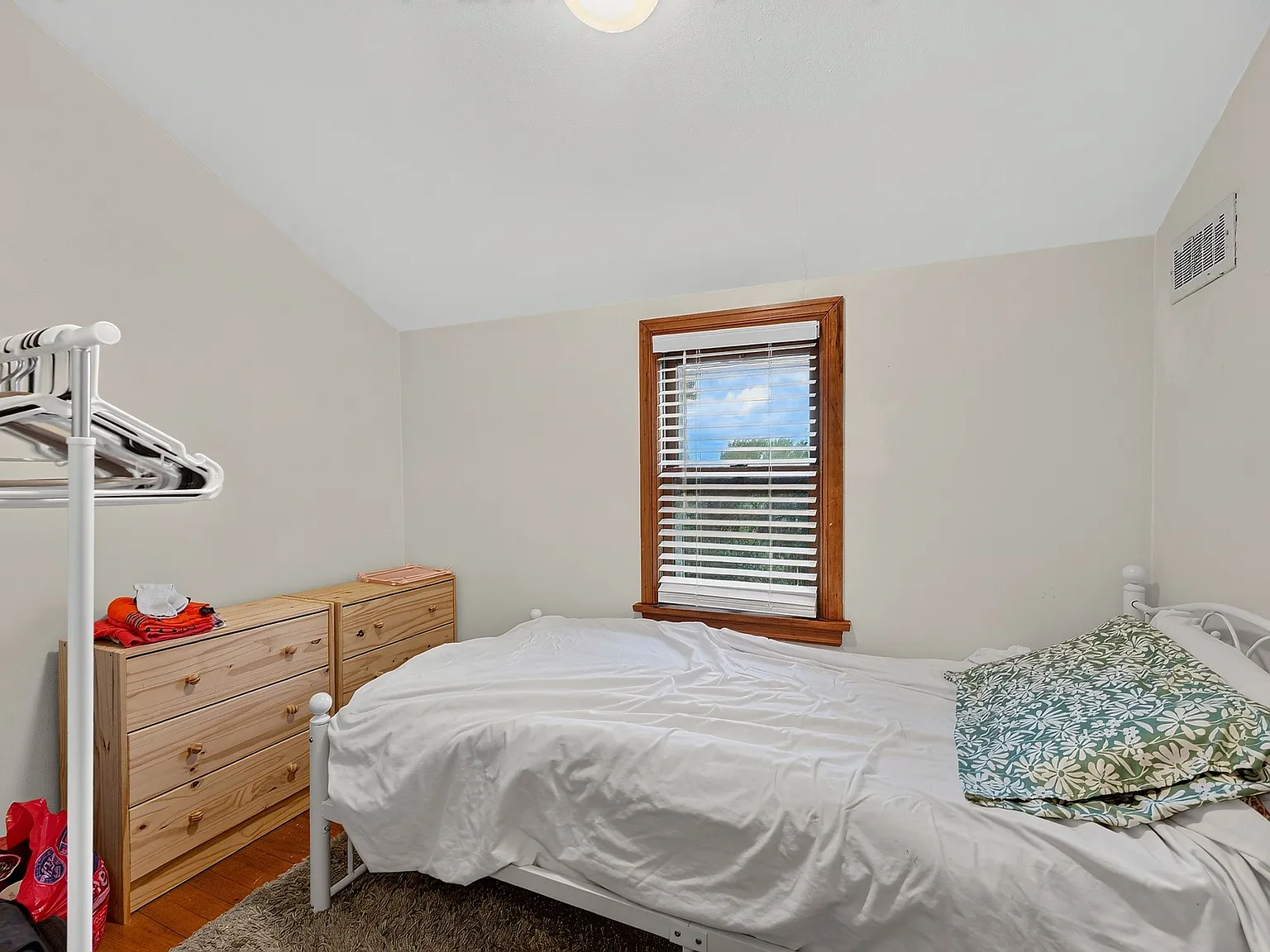 3 bed, 1000 sqft, $1,800 — Photo 4