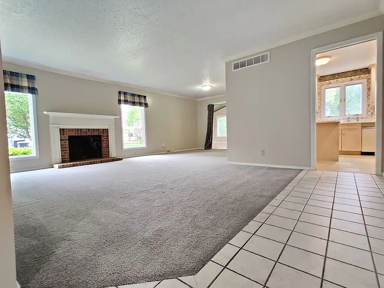 301 S Regency Dr — Photo 33