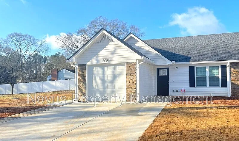 2 bed, 1.0 bath, $1,400 — Photo 2