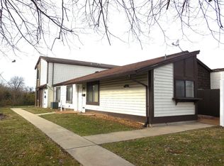 1811 Sir Lancelot Dr APT 2A, Collinsville, IL 62234