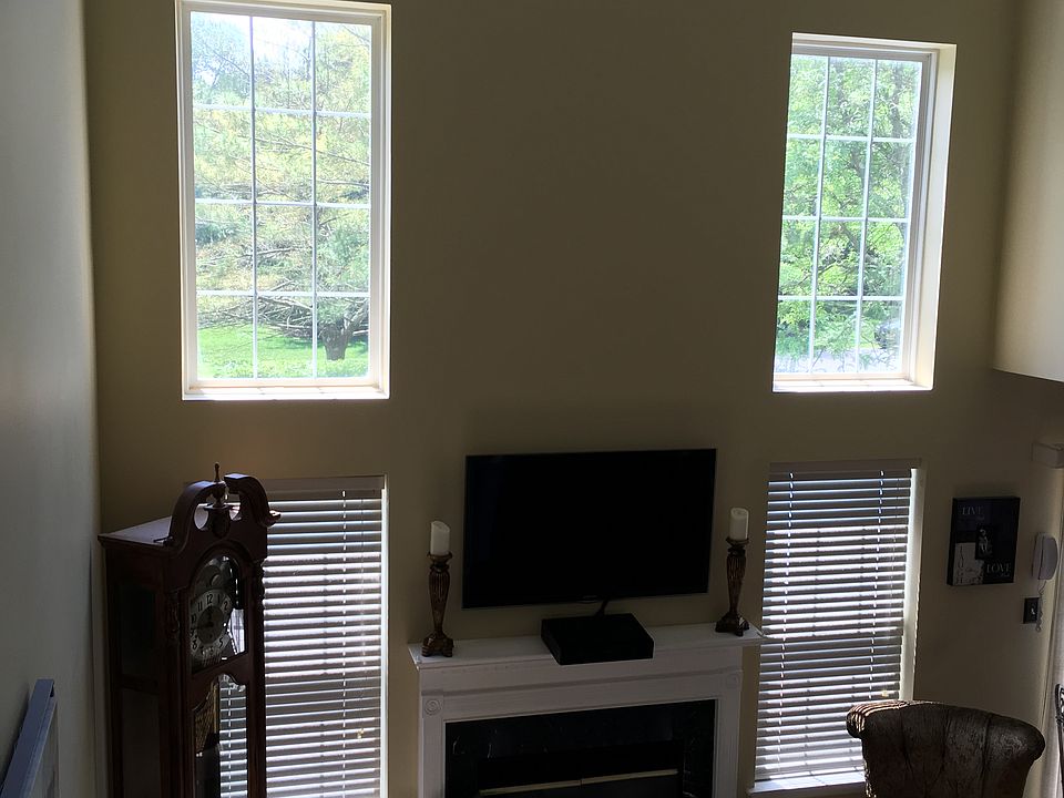 1st image of 1605 Queen Anne Ln #105