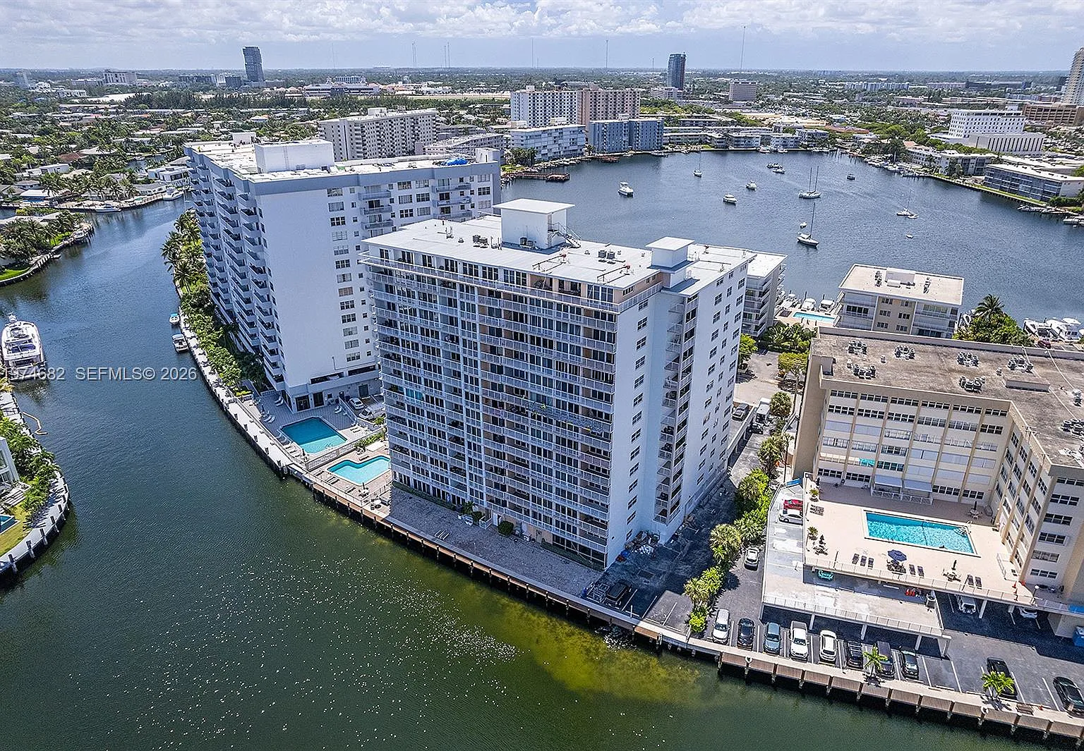 Dorsey Arms Condo — Photo 2