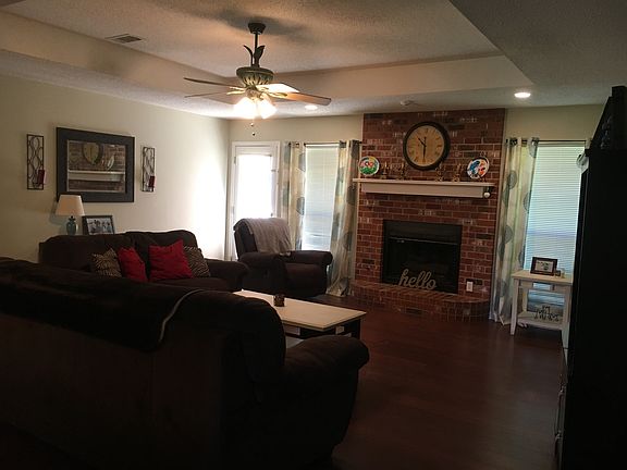 3rd image of 708 Oakland Dr