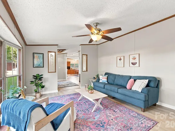 3159 Ward Green St, Lenoir, NC 28645