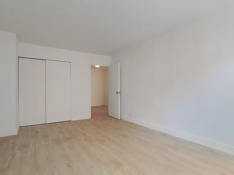 300 Mercer St #8C — Photo 6