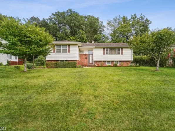 7 Aldom Cir, West Caldwell Twp., NJ 07006