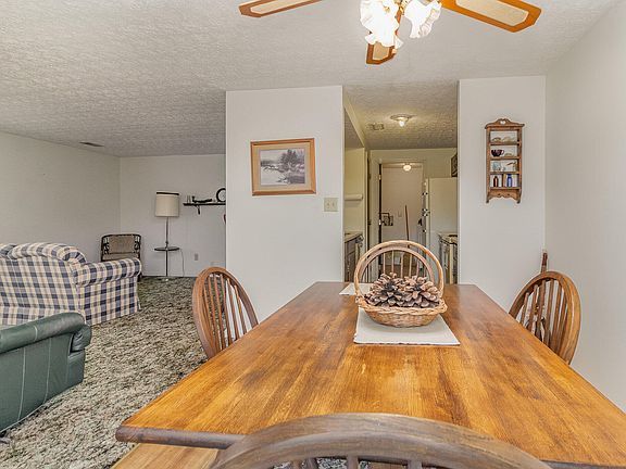5th image of 4233 Briarwood Dr APT 4