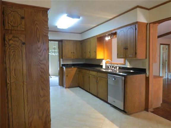4th image of 1802 Green Oaks Dr