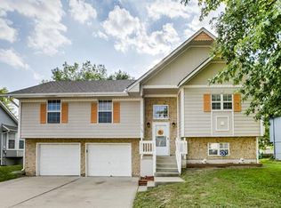 106 Rock Creek Dr, Grain Valley, MO 64029