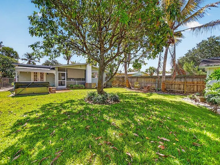 262 SE Monterey Ave — Photo 15