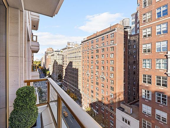 4th image of 126 E 86th St #5A