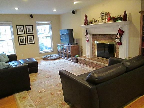 4th image of 214 Dogwood Dr