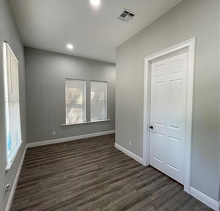 5th image of 2215 E 4th Ave