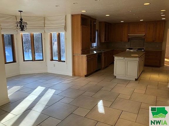 2nd image of 20 Quail Ct